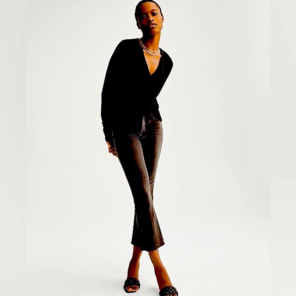 Express High Waist cropped Flare Jeans is black stretch sz 4